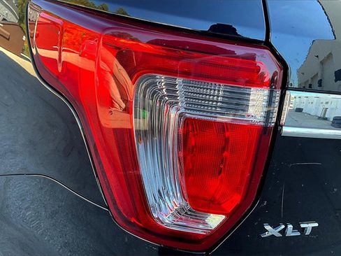 Used 2017 Ford Explorer XLT w/ Equipment Group 202A image 22