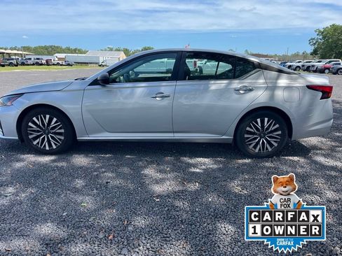 Used 2024 Nissan Altima 2.5 SV FWD image 2