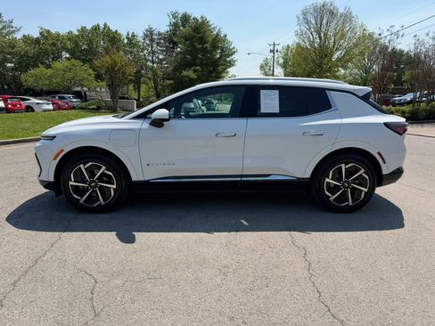 Used 2025 Chevrolet Equinox EV LT w/ Convenience Package image 7