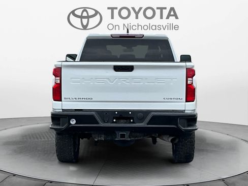 Used 2022 Chevrolet Silverado 2500 Custom w/ Custom Value Package image 5
