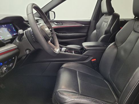 Used 2022 Jeep Grand Cherokee Overland w/ Luxury Tech Group IV image 17