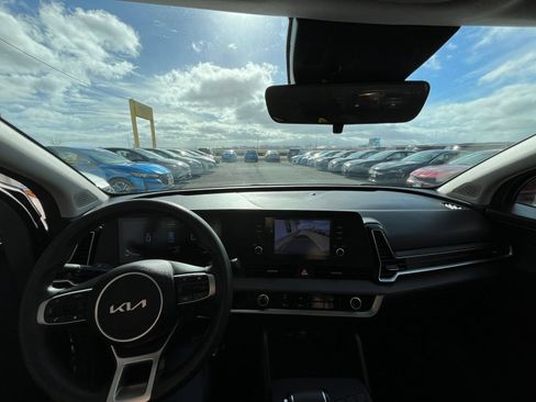 Used 2025 Kia Sportage LX FWD image 32
