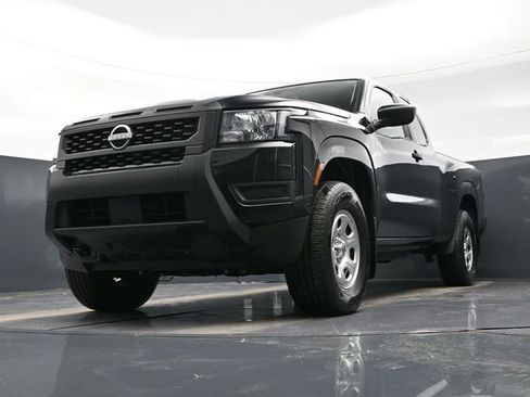 Used 2025 Nissan Frontier S w/ S Utility Package image 32