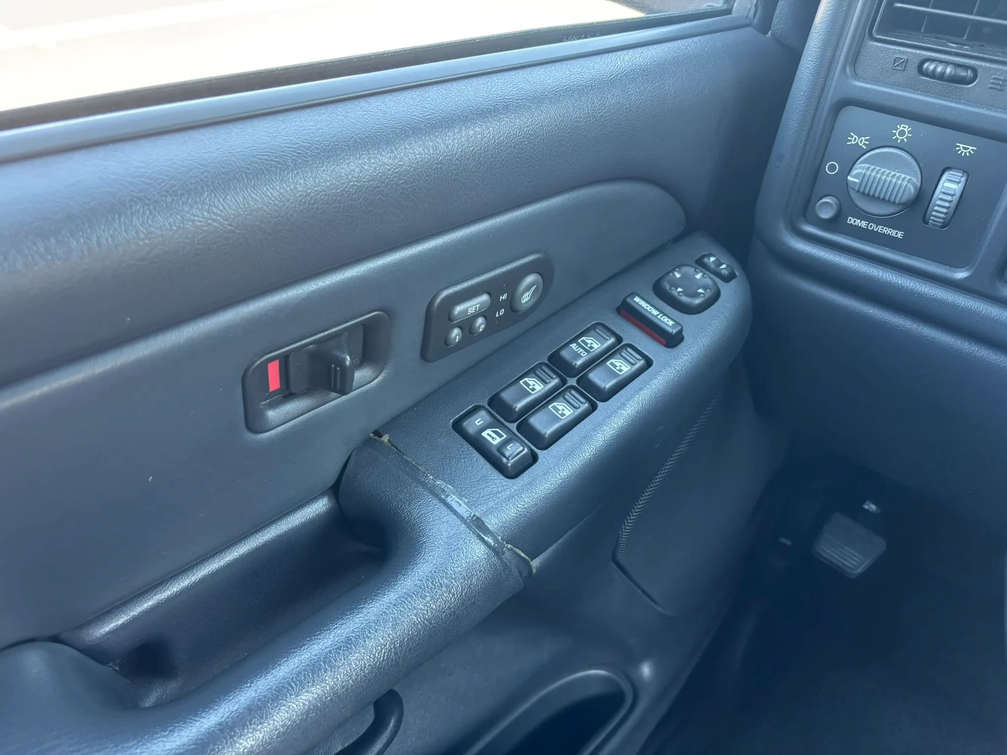 Used 2002 Chevrolet Avalanche 2500 w/ Convenience Pkg AWD/4WD image 18