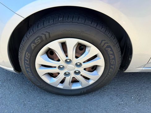 Used 2013 Kia Forte EX FWD image 28