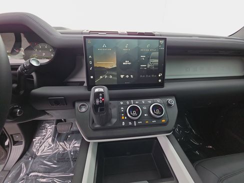 Certified 2025 Land Rover Defender 110 S AWD/4WD image 19