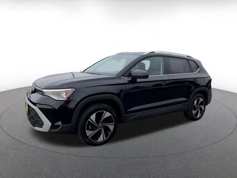 Used 2026 Volkswagen Taos SE AWD/4WD image 6