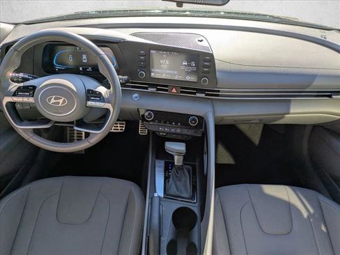 Used 2025 Hyundai Elantra Sport image 17