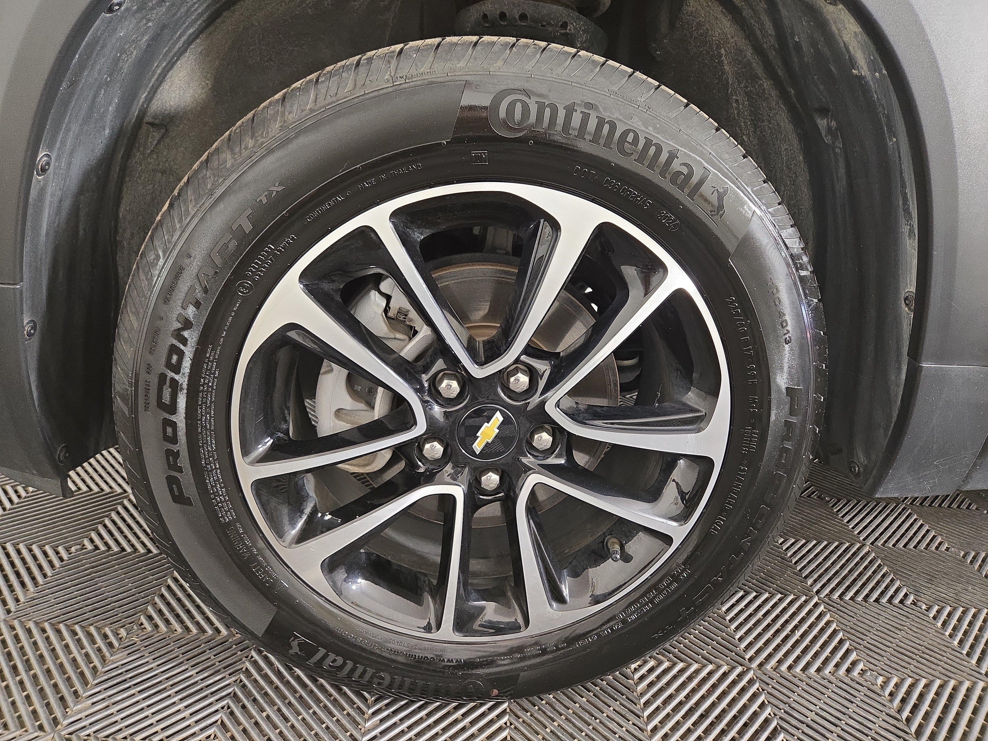 Used 2025 Chevrolet TrailBlazer LT AWD/4WD image 32