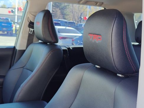 Used 2024 Toyota 4Runner TRD Off-Road Premium image 12