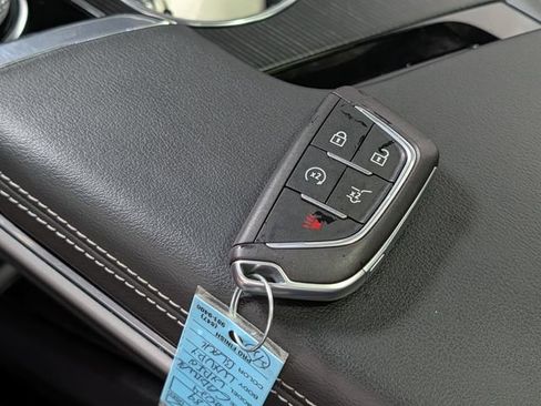 Certified 2024 Cadillac Lyriq Luxury AWD/4WD image 28