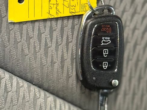 Used 2017 Hyundai Santa Fe Sport FWD image 29