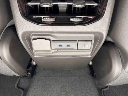 New 2026 Jeep Grand Cherokee Limited AWD/4WD image 11