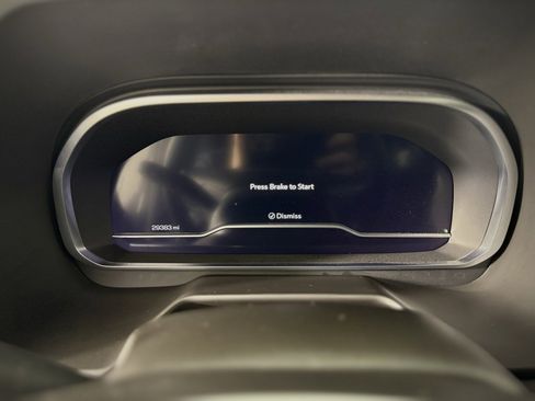 Used 2023 GMC Yukon XL SLT w/ SLT Premium Package image 24