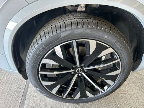 New 2026 Volvo XC90 B6 Plus w/ Protection Package Premier image 8