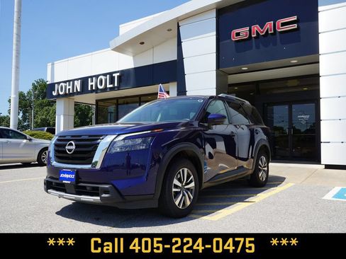 Used 2025 Nissan Pathfinder SL AWD/4WD image 1