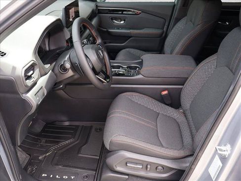 New 2026 Honda Pilot Sport image 4