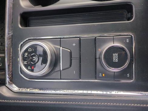 Used 2023 Ford Expedition XLT image 10