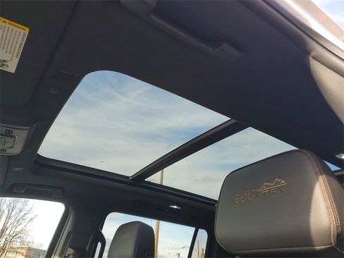 Used 2024 Chevrolet Suburban High Country image 25