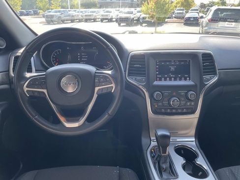 Used 2018 Jeep Grand Cherokee Laredo AWD/4WD image 13