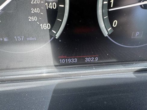 Used 2012 BMW 550i Gran Turismo w/ Convenience Pkg image 6