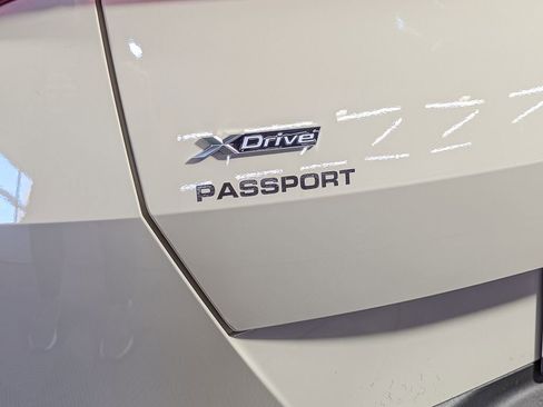 Used 2025 BMW X3 xDrive30i w/ Convenience Package image 11