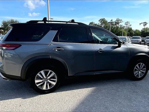 Used 2023 Nissan Pathfinder SL w/ Lighting Package (N92) image 4