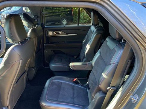 Used 2025 Ford Explorer ST image 9