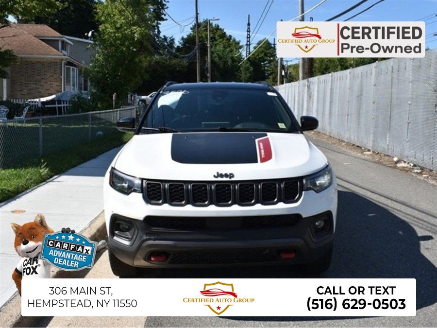 Used 2025 Jeep Compass Trailhawk AWD/4WD image 1
