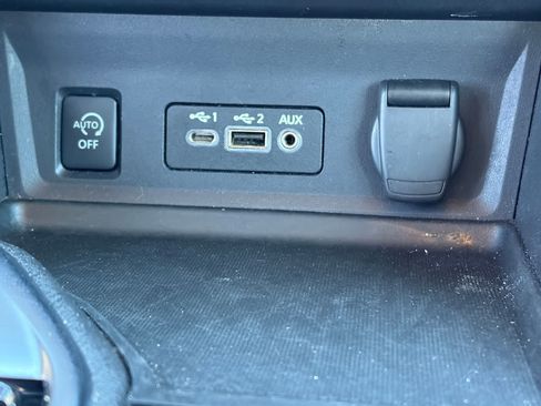 Used 2024 Nissan Sentra SV FWD image 17