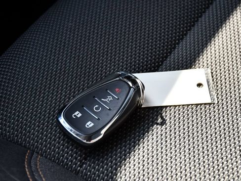 Used 2020 Chevrolet Traverse LT FWD image 17