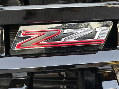 Used 2025 Chevrolet Suburban Z71 image 47