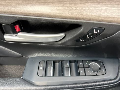 Used 2025 Toyota Grand Highlander AWD image 13