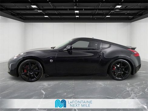 Used 2020 Nissan 370Z Touring Sport image 2
