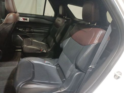 Used 2023 Ford Explorer Platinum w/ Technology Package image 25