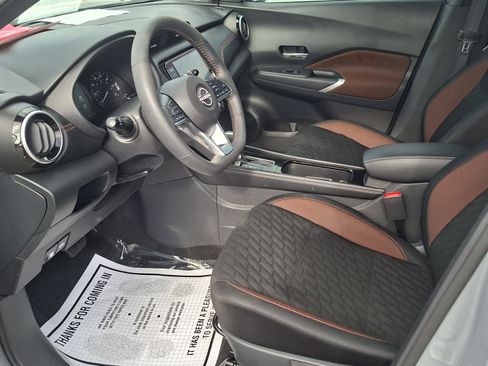 Certified 2024 Nissan Kicks SR FWD image 9