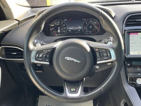 Used 2019 Jaguar F-PACE R-Sport image 22