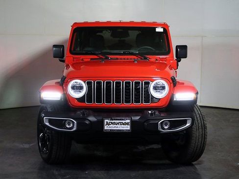 Used 2025 Jeep Wrangler Unlimited Sahara AWD/4WD image 9