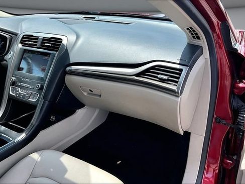Used 2019 Ford Fusion SEL FWD image 26