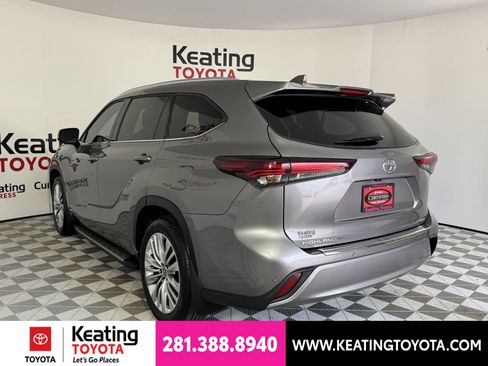 Certified 2025 Toyota Highlander Platinum AWD/4WD image 8