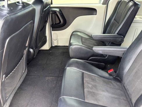 Used 2019 Dodge Grand Caravan SXT FWD image 29