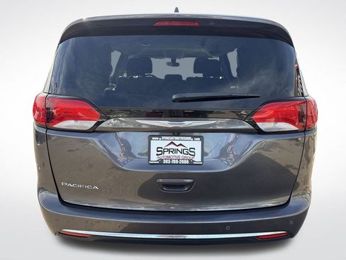 Used 2018 Chrysler Pacifica Touring Plus image 4