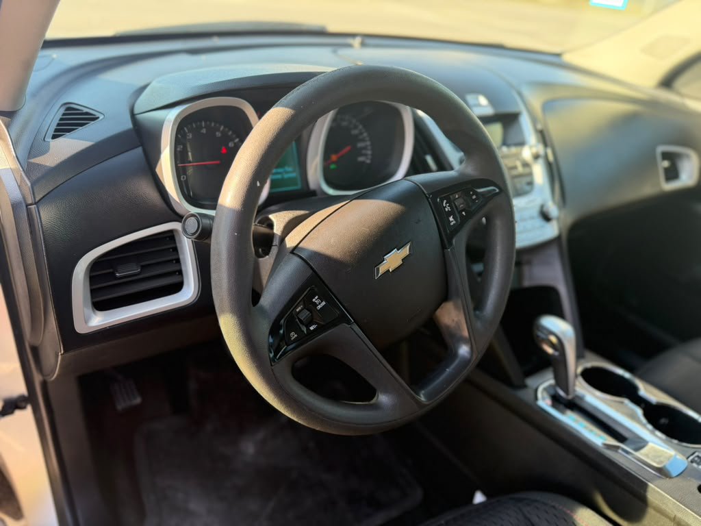 Used 2015 Chevrolet Equinox LS FWD image 11