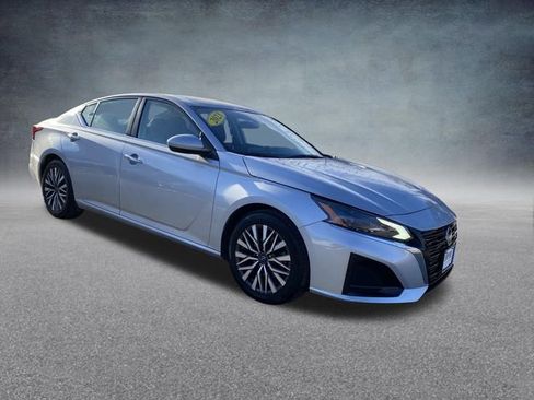 Used 2023 Nissan Altima 2.5 SV image 4