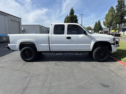 Used 2005 GMC Sierra 2500 SLE w/ Skid Plate Package AWD/4WD image 14