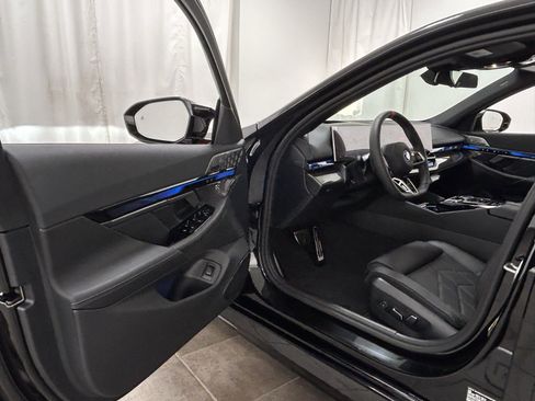 Used 2025 BMW i5 M60 w/ Premium Package image 23