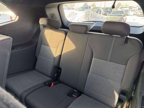 Used 2025 GMC Acadia Elevation image 11