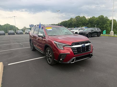 Used 2023 Subaru Ascent Touring AWD/4WD image 4