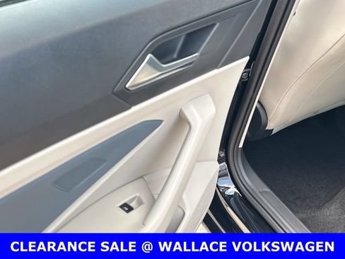 Certified 2025 Volkswagen Jetta SE w/ Sunroof Package FWD image 12