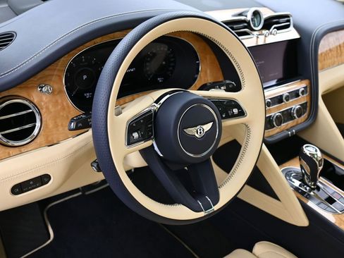 New 2025 Bentley Bentayga image 17